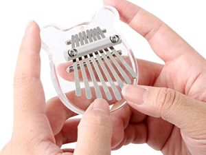 EASTROCK 8 Key Mini Kalimba ، بيانو إصبع الإبهام مع قلادة هدية ، زينة رائعة لبيانو الإصبع هدية الكريسماس للمبتدئين الصغار والكبار