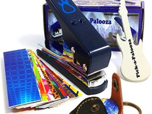 Pick-a-Palooza DIY Guitar Pick Punch Mega Gift Pack - The Premium Pick Maker - حامل اختيار سلسلة مفاتيح جلدي ، 15 شريط اختيار وملف جيتار - أزرق